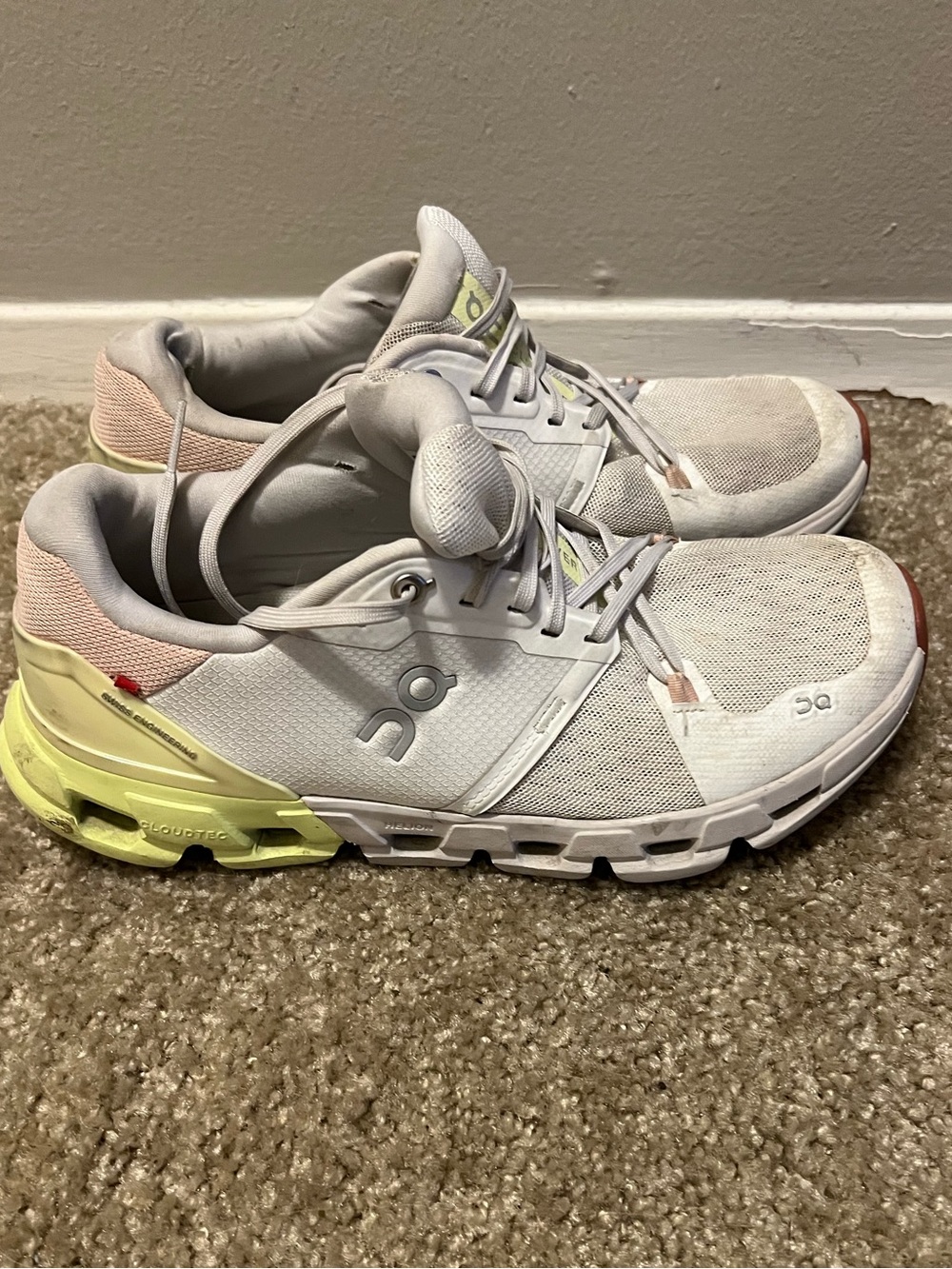 On cloudflyer 4 woman’s 9.5 running shoe - Picture 2 of 11